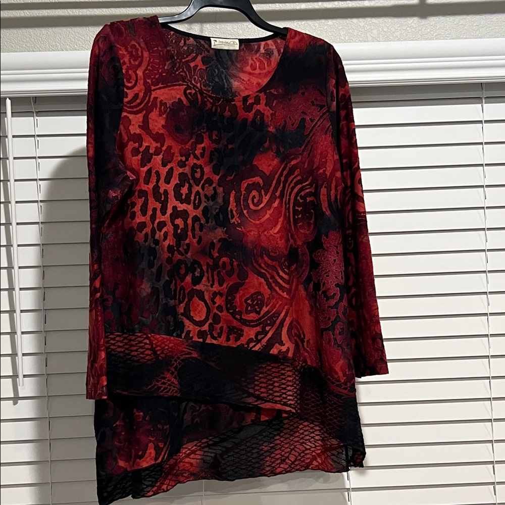 Chic Red and Black Patterned Blouse
